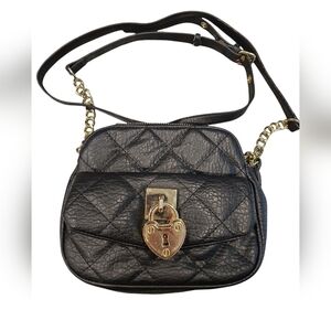 JUICY COUTURE LEATHER  QUILTED  CROSSBODY BAG WITH ADJUSTABLE STRAP.